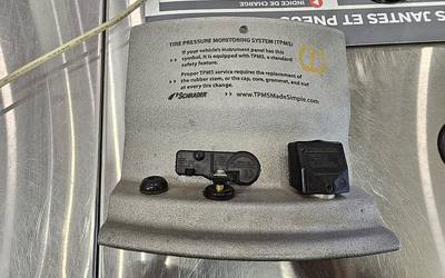 휠 안쪽에 장착되는 TPMS 센서