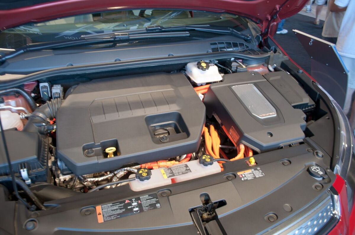 하이브리드 / PHEV 엔진룸 사진 — 1.4L 가솔린 + 전기 구동 (쉐보레 볼트 Voltec)